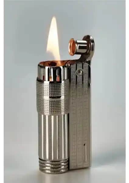 Dayanıklı Rüzgar Korumalı Benzinli Muhtar Çakmakları Güçlü ve Şık Tasarımıyla Öne Çıkıyor