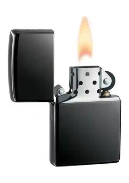 Green Zippo Tarzı Benzinli Çakmak İncelemesi: Estetik ve Fonksiyonellik Bir Arada