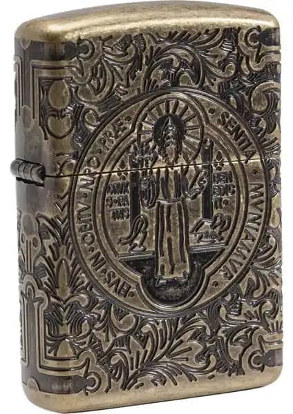 Zippo 29561 St Benedict Tasarım Çakmak Antik Pirinç Kaplama ve Dayanıklılık