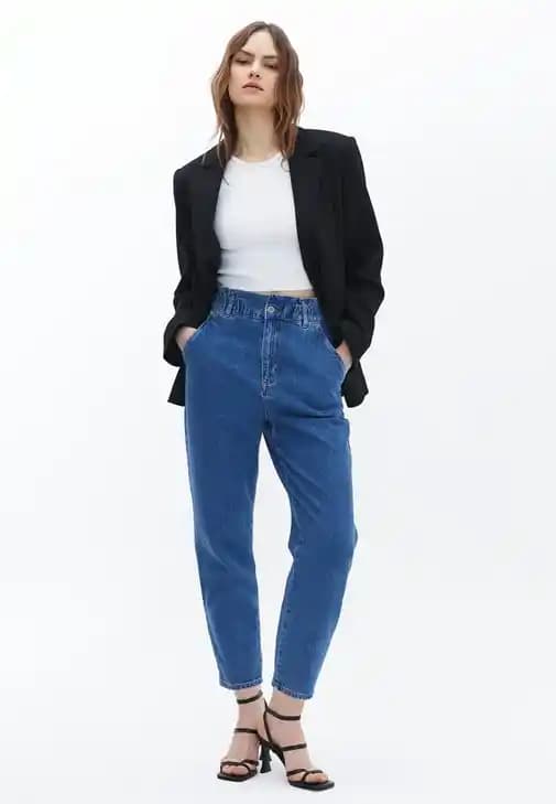 Baggy Pantolon Kombinasyonları: Moda ve Konforun Uyumu Günlük ve Spor Tarzlar İçin