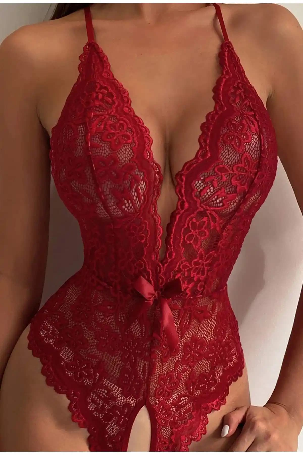 Fancy&Dancy Kadın Kırmızı Dantelli Çapraz Askılı Gecelik Şıklık ve Konforu Bir Arada Sunar