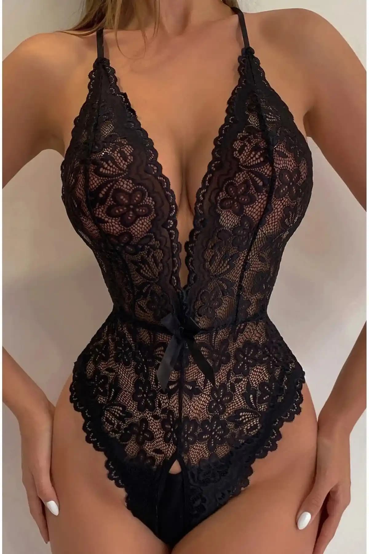 Fancy&Dancy Kadın Siyah Bacak Arası Açık Şık Gece Elbisesi Detaylı Analizi