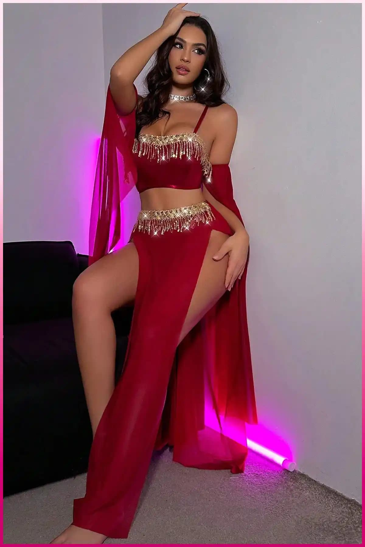 Kadınlar İçin Şık ve Modern Bordo Pul Detaylı Fantazi Giyim Kostümü