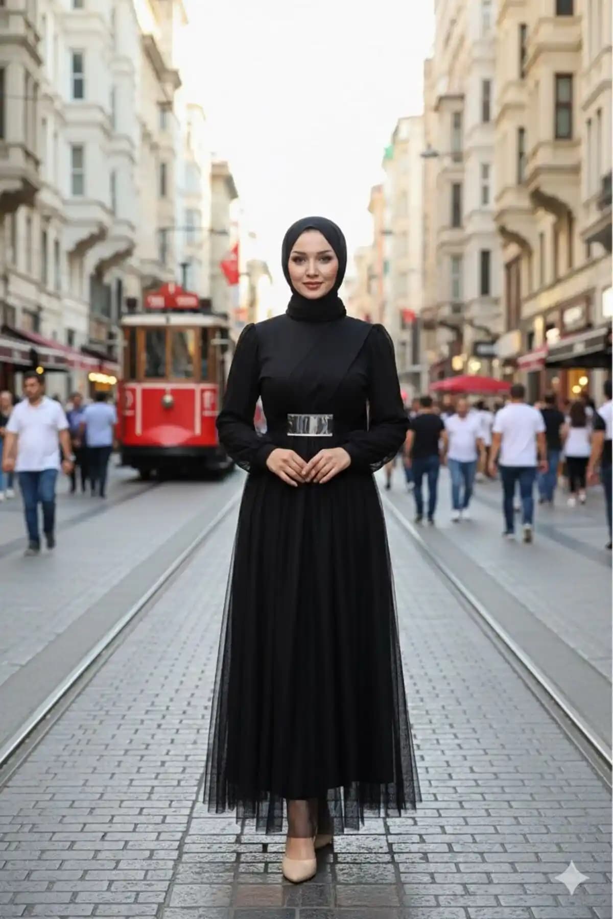 Lamia Giyim Siyah Taş İşlemeli Aynalı Kuşaklı Tül Abiye Kadınlar İçin Şık ve Zarif Tasarım