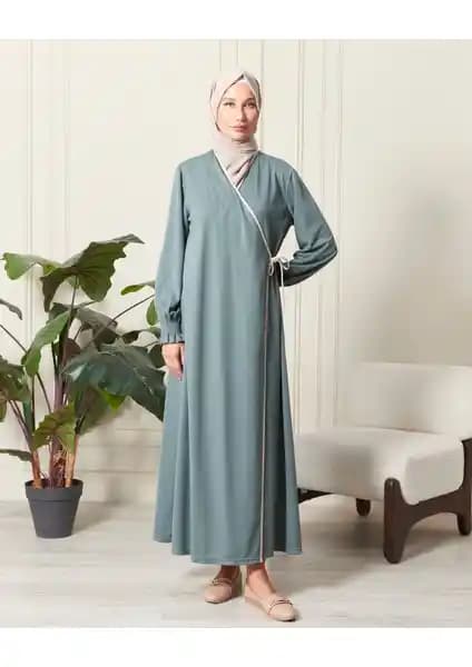 Avver Kadın Kruvaze Yaka Yandan Bağlamalı Namaz Elbisesi Kol Detaylı Tasarım
