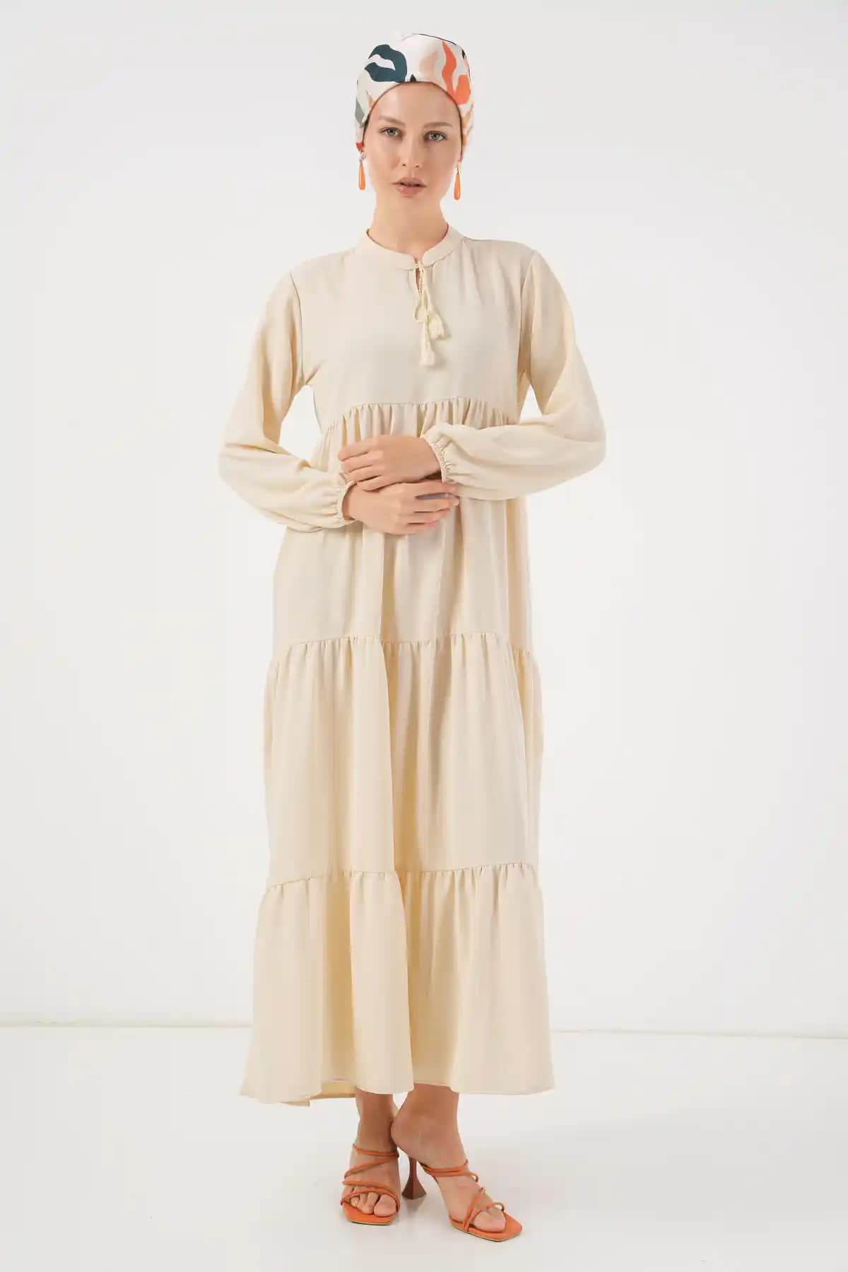 Bigdart 1627 Yaka Bağcıklı Tesettür Elbise Krem Renk, Rahat ve Şık Tasarım