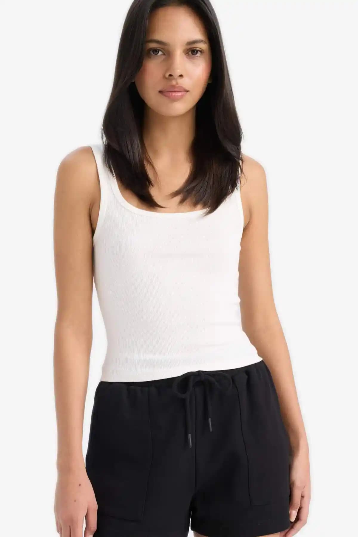 Defacto Slim Fit Dar Kesim Basic Kadın Atlet – Rahat ve Şık Yazlık Giysi Seçeneği