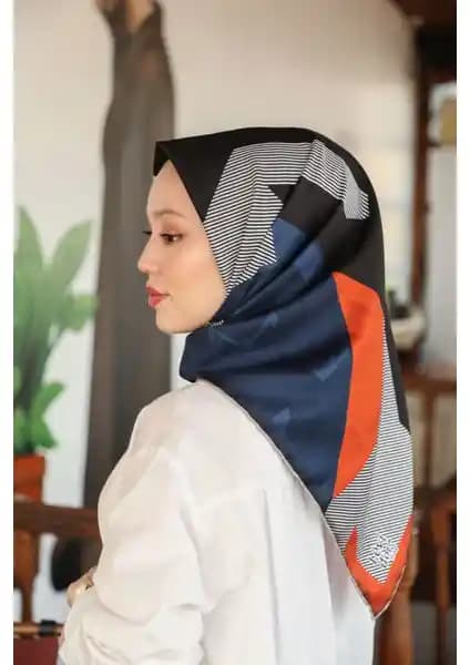 Levidor Trend Twill Eşarp: Modern Tasarım ve Konforu Bir Arada Sunan 90x90 cm Model