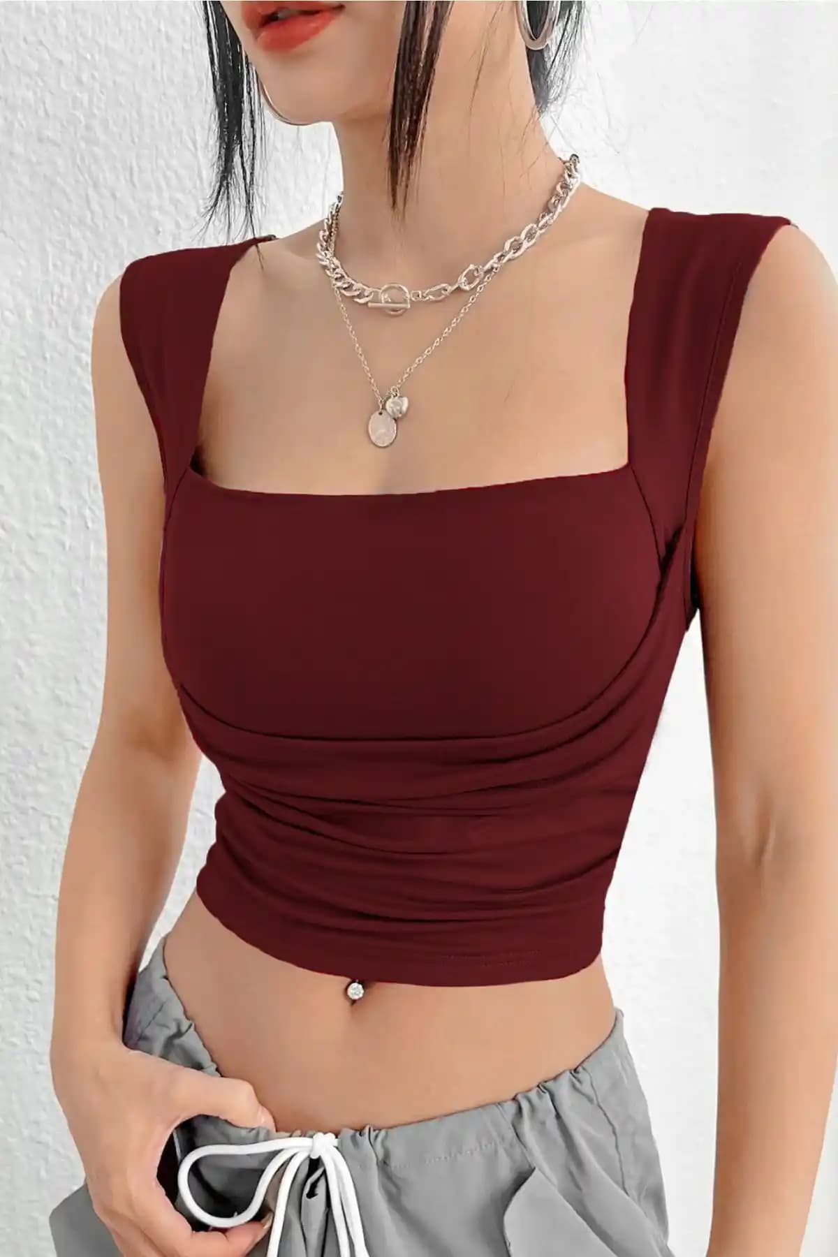 World Fashion Trends Kare Yaka Büzgü Detaylı Esnek Crop Bluz ile Modern Şıklık