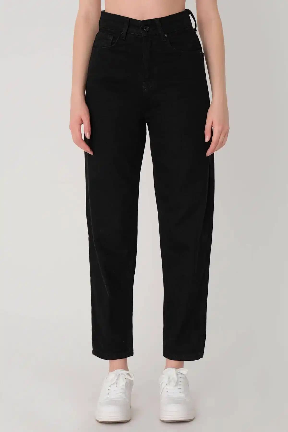 Addax ve Pull & Bear Yüksek Bel Mom Jean Karşılaştırması: Özellikler ve Kullanıcı Yorumları