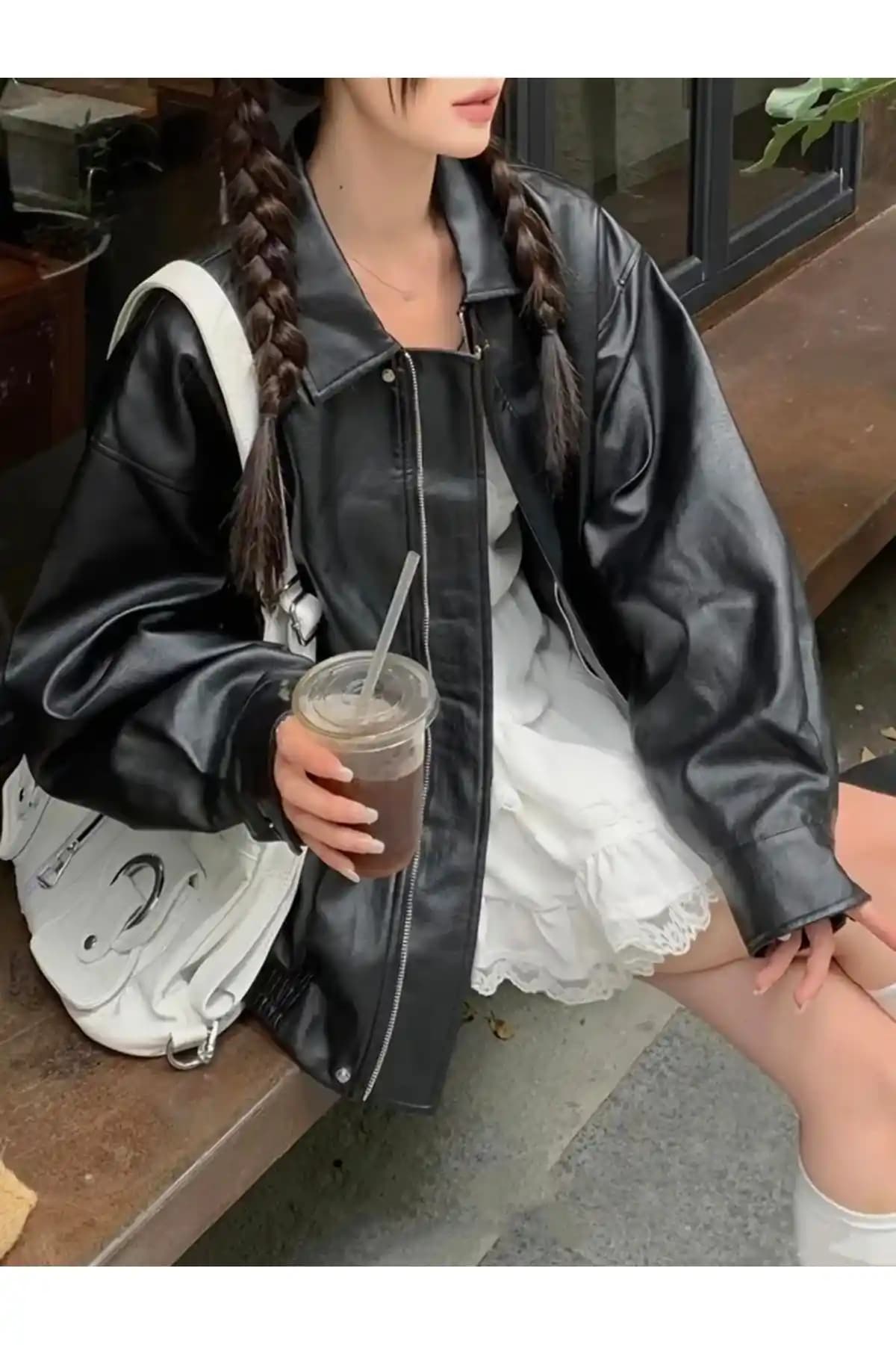 Çerme Vintage Kadın Oversize Siyah Deri Ceket: Günlük Şıklık ve Konfor Sunan Modern Tasarım