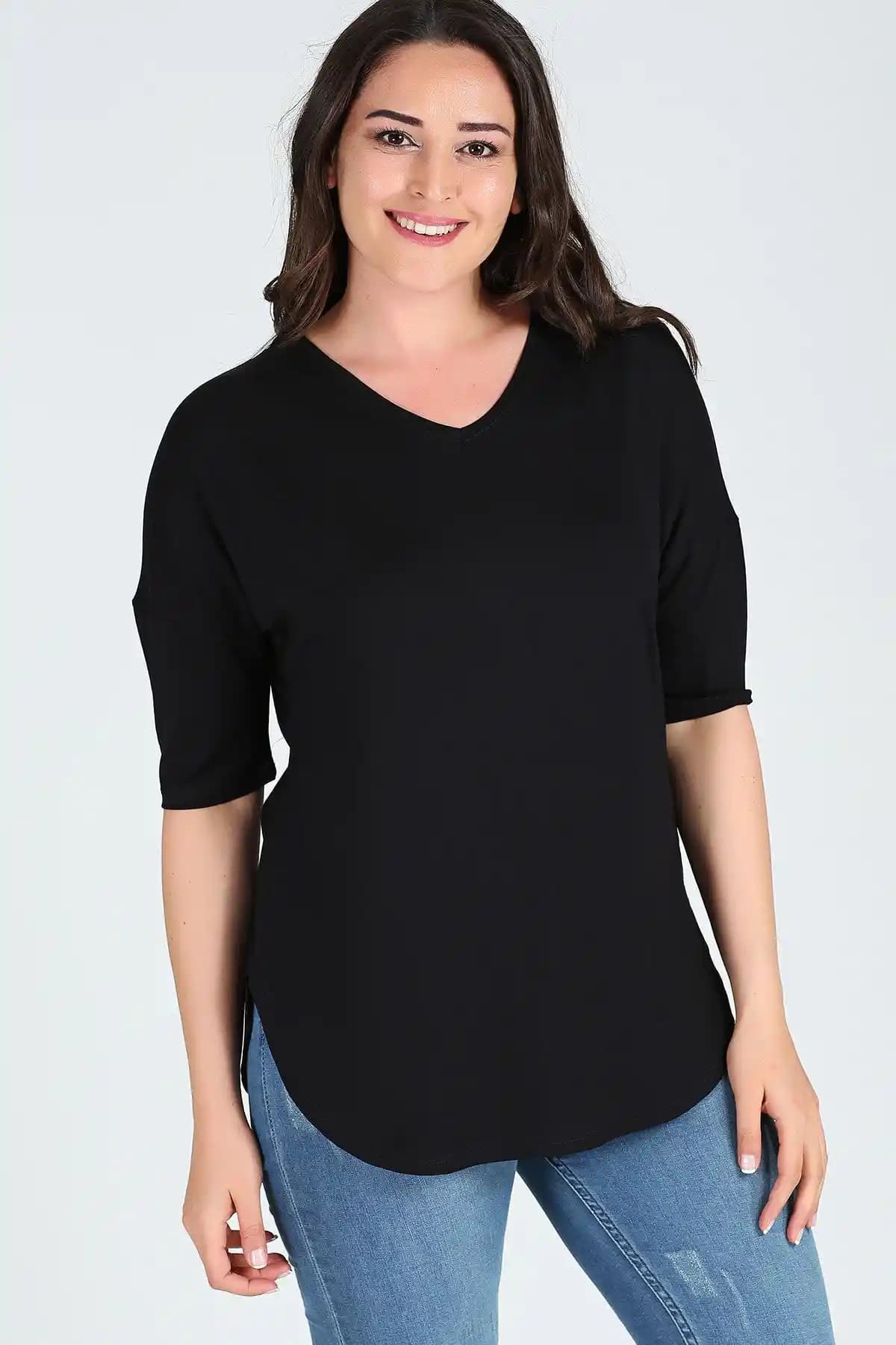 Curvy Trend Büyük Beden Yan Yırtmaç Yarım Kol Bluz Modern Tasarım ve Konfor Bir Arada