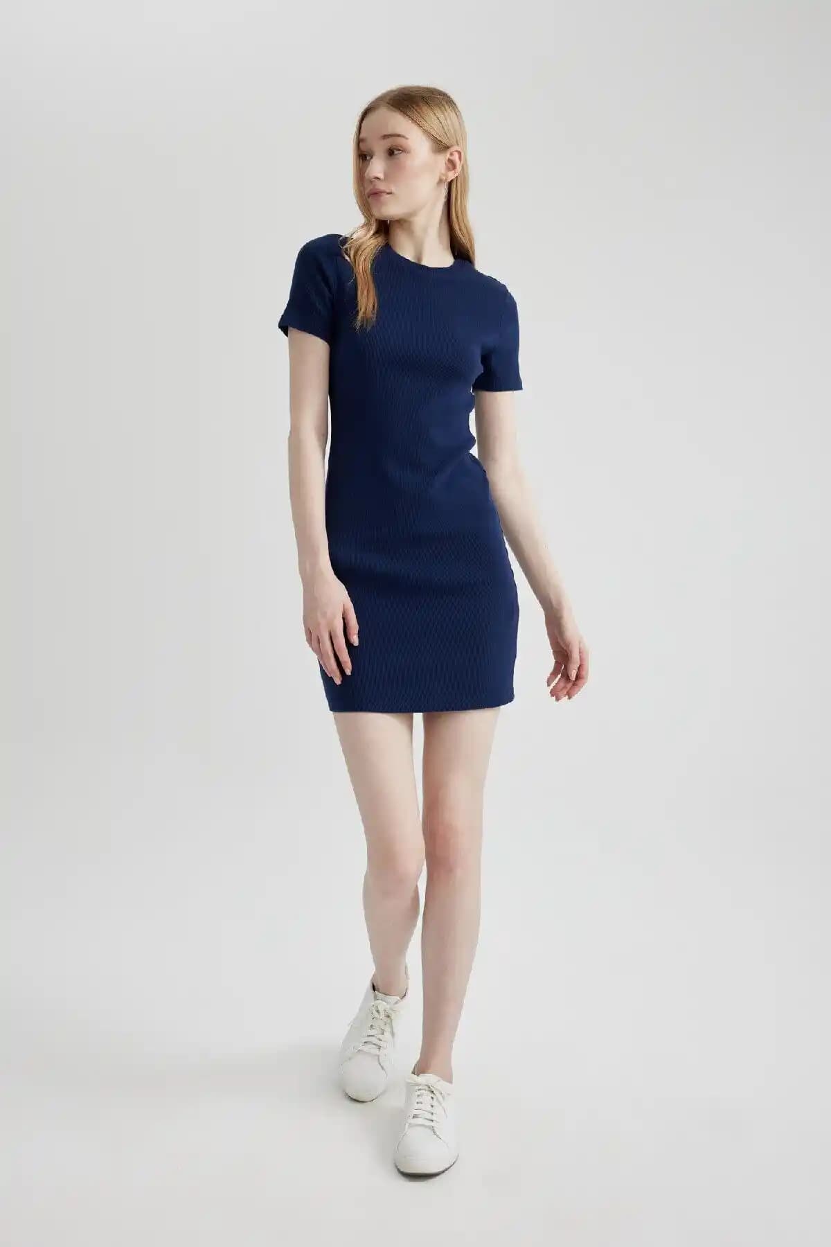 Defacto Coool Bodycon Mini Elbise: Günlük ve Şık Kullanım İçin Modern Kadınlar İçin