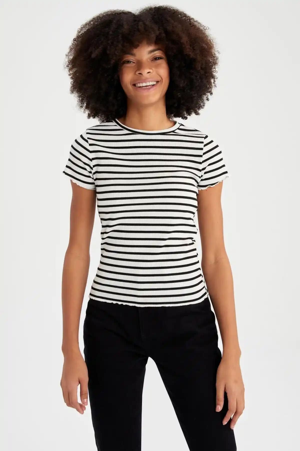 DeFacto Kadın Organik Pamuk Slim Fit Çizgili Kısa Kollu Tişört Günlük Kullanım