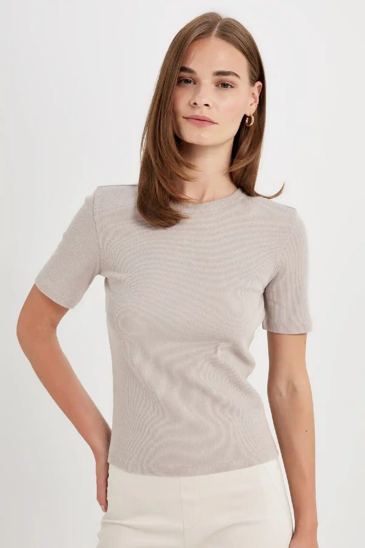 Defacto Slim Fit Dar Kesim Bisiklet Yaka Fitilli Kaşkorse Basic Tişört İnceleme ve Özellikleri