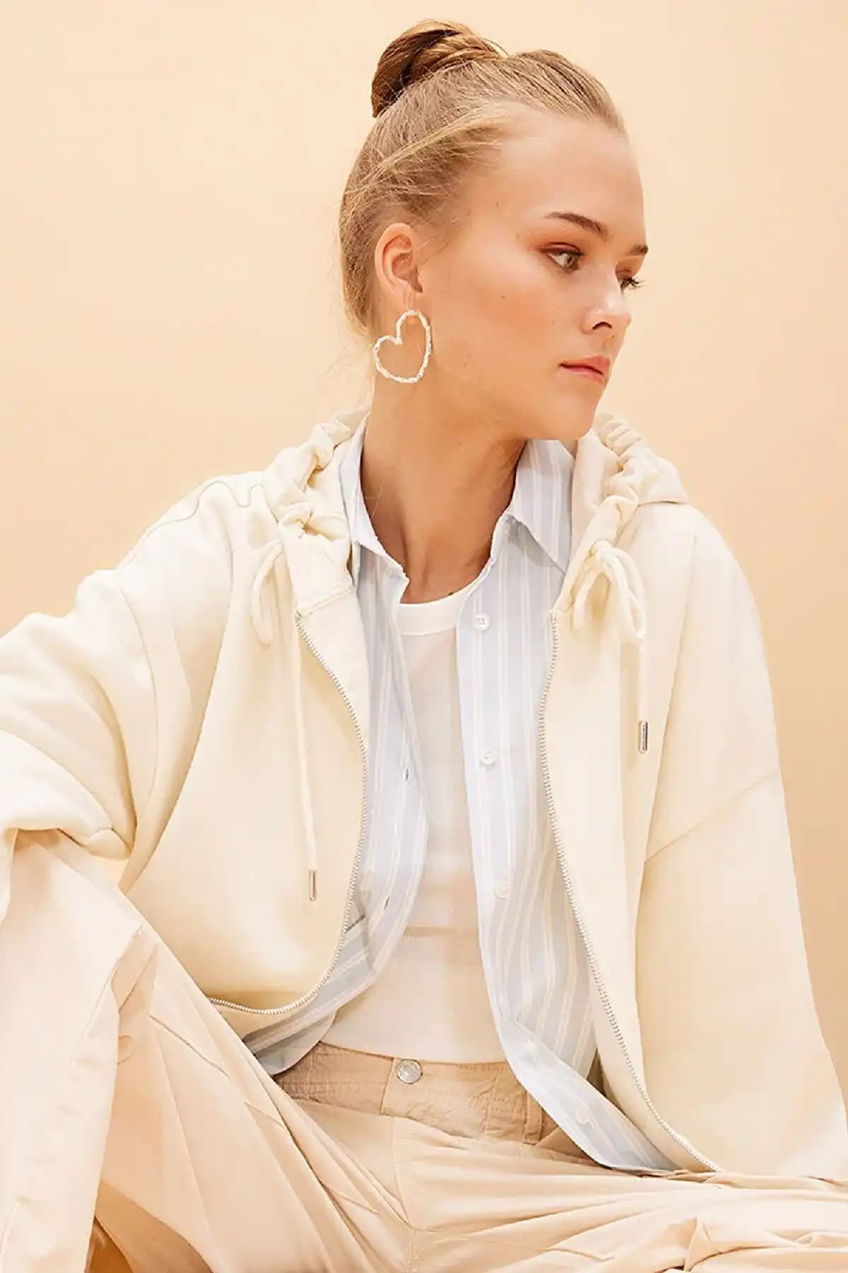 Defacto ve GRIMELANGE Kapüşonlu Sweatshirt Karşılaştırması: Özellikler ve Kullanıcı Yorumları