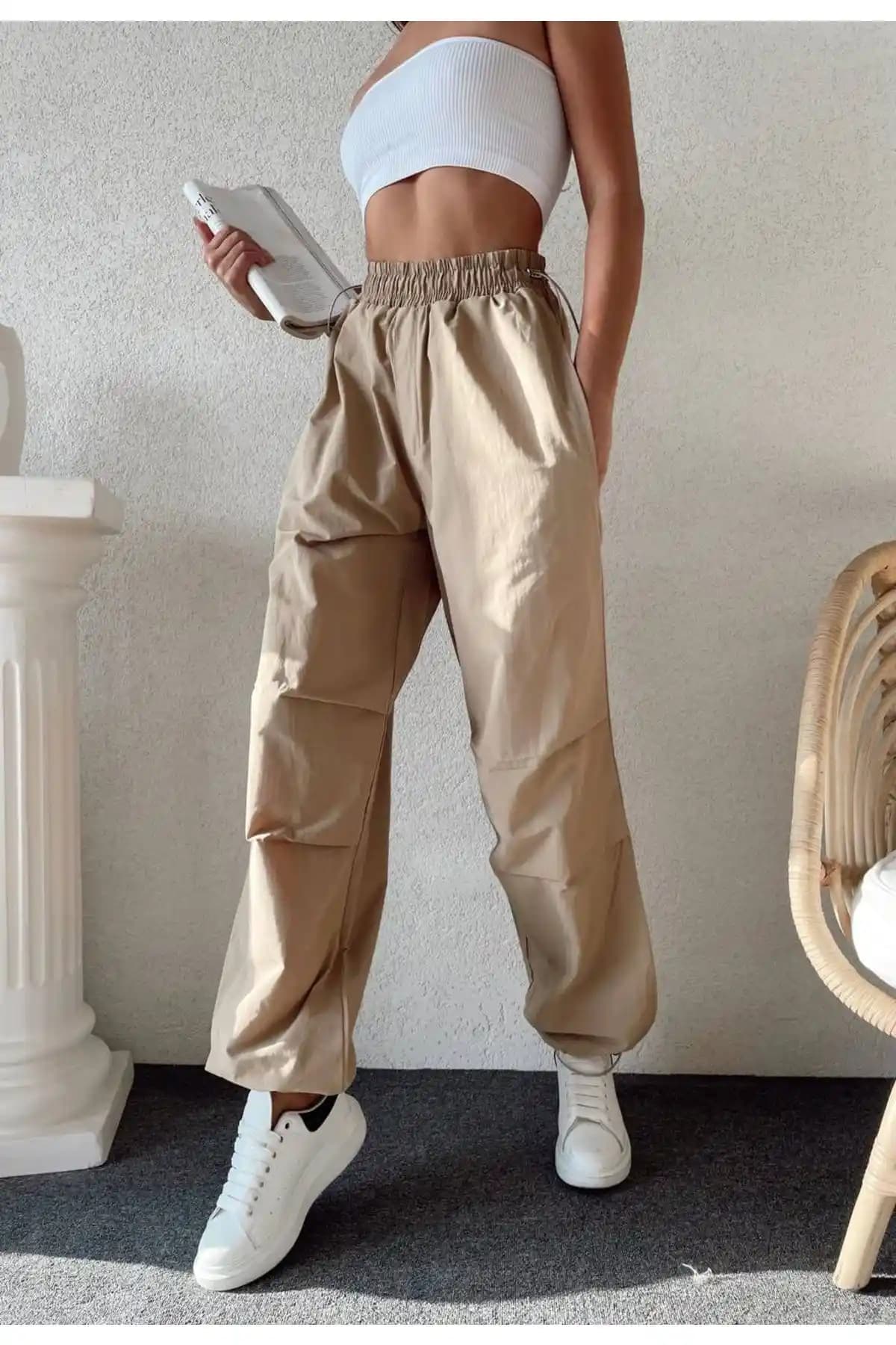 Denikk Marka Paraşüt Kumaş Pantolonları Bej ve Kahverengi Seçenekleri Karşılaştırması