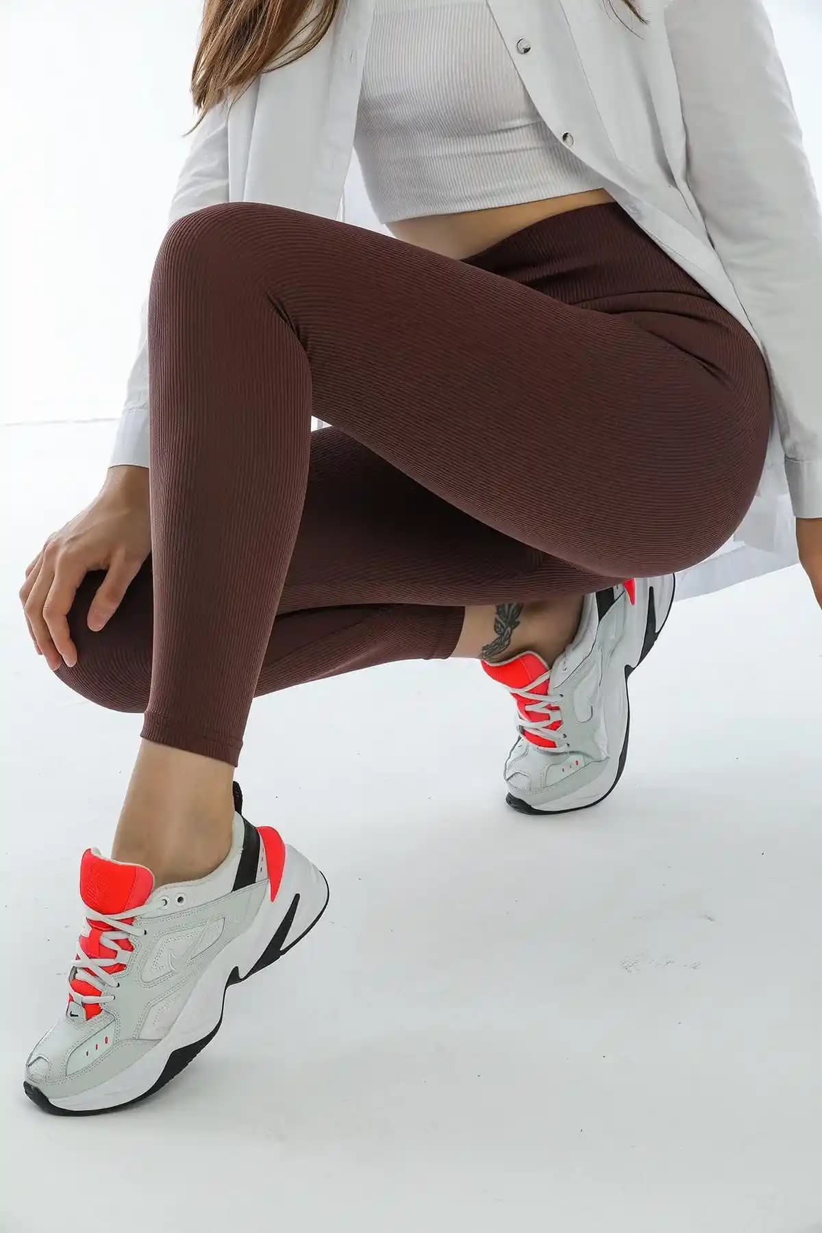 Domoda yüksek bel fitilli toparlayıcı tayt: Şık ve fonksiyonel kadın spor giyim ürünü