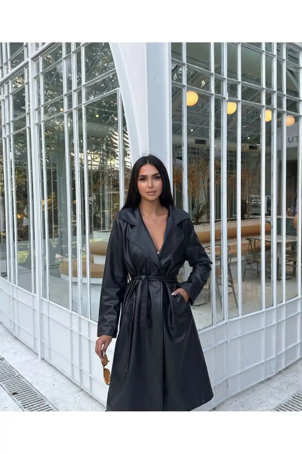 Ekim Store'un Siyah Kuşaklı Astarlı Deri Kabanı Günlük ve Şık Kullanım İçin Uygun