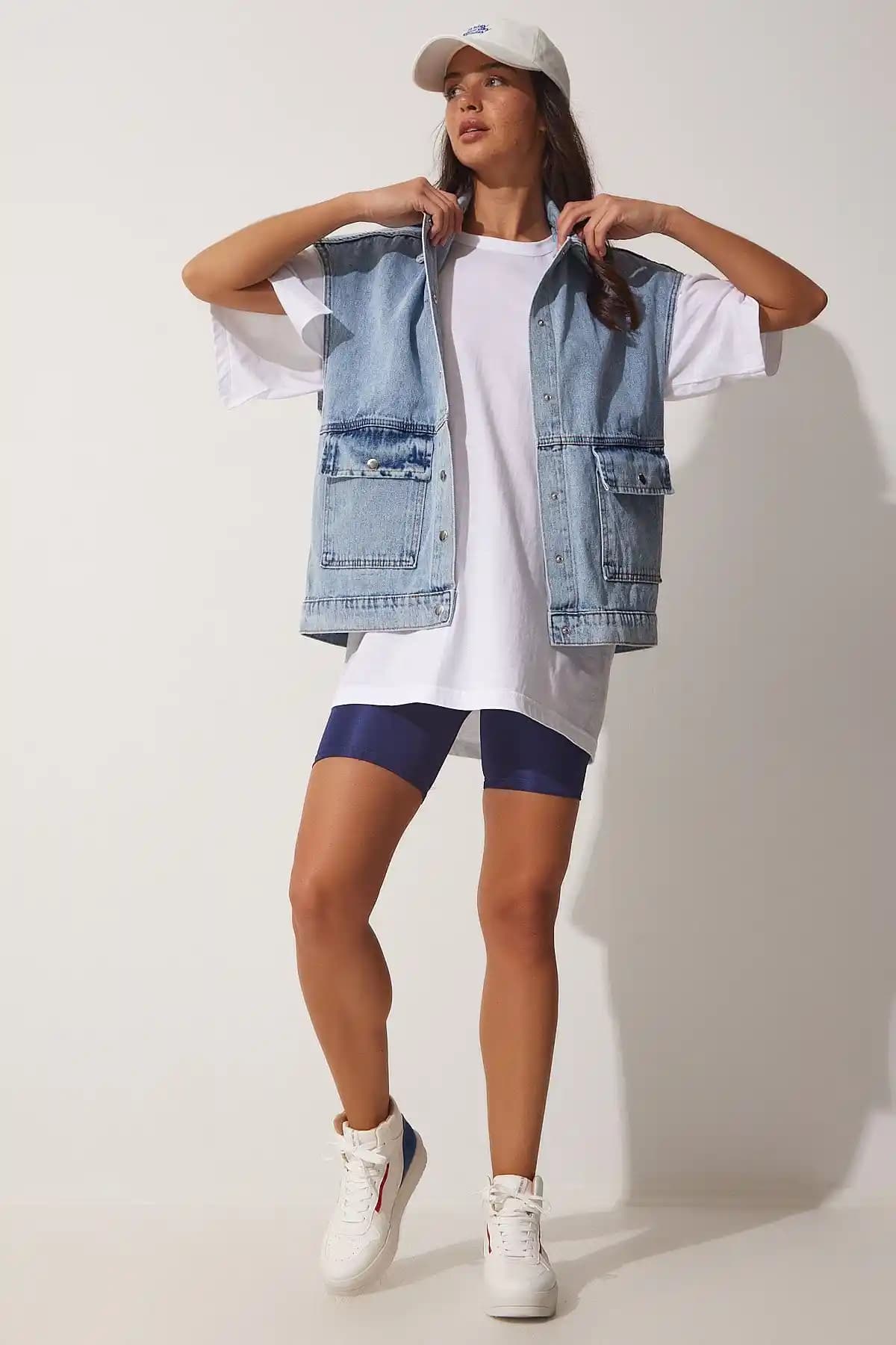 Happiness İstanbul Kadın Mavi Oversize Denim Yelek Modern Şıklık ve Konfor Bir Arada