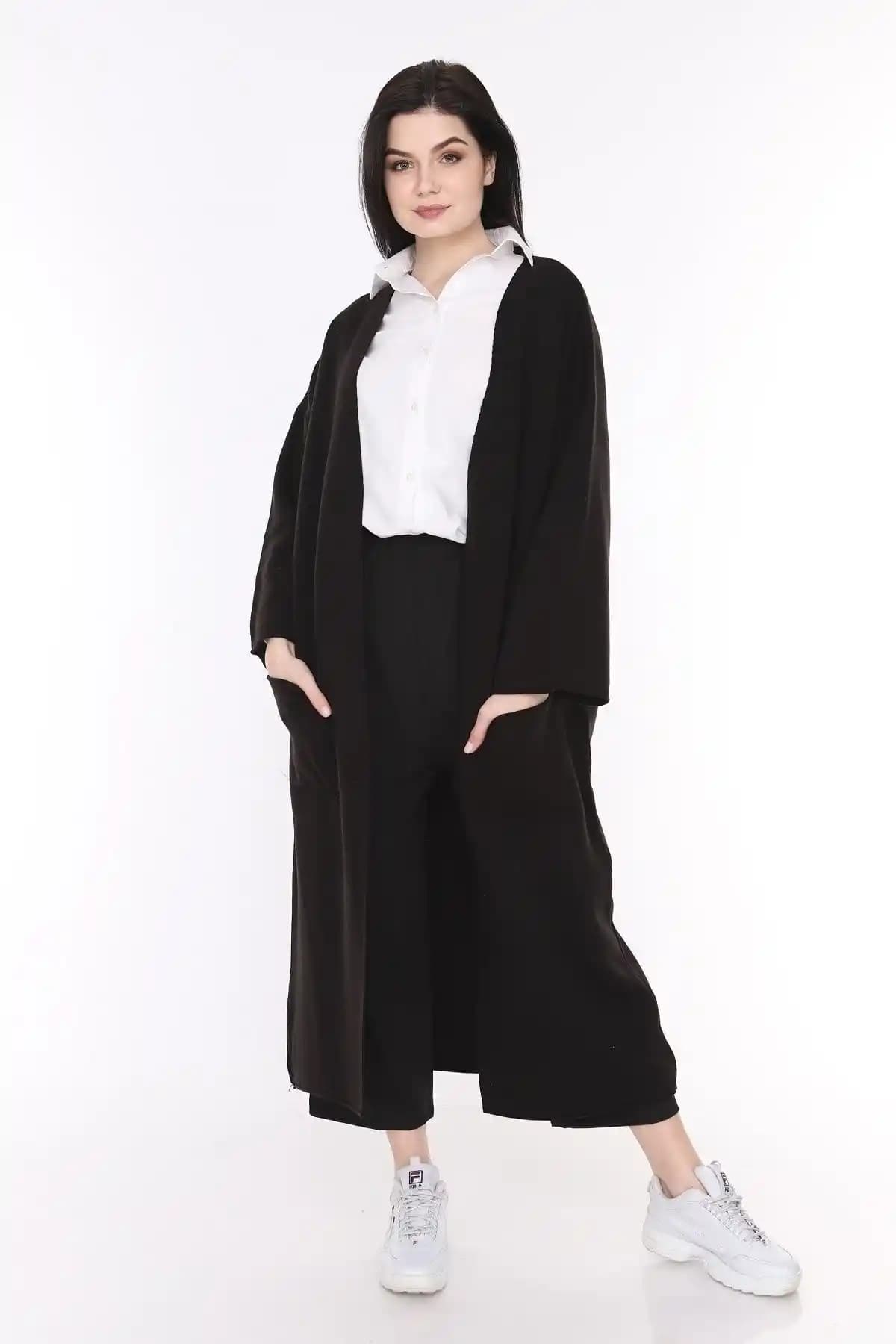İlmek Kadın Siyah Kışlık Kimono Kol Cepli V Yaka Hırka Modern ve Şık Tasarım