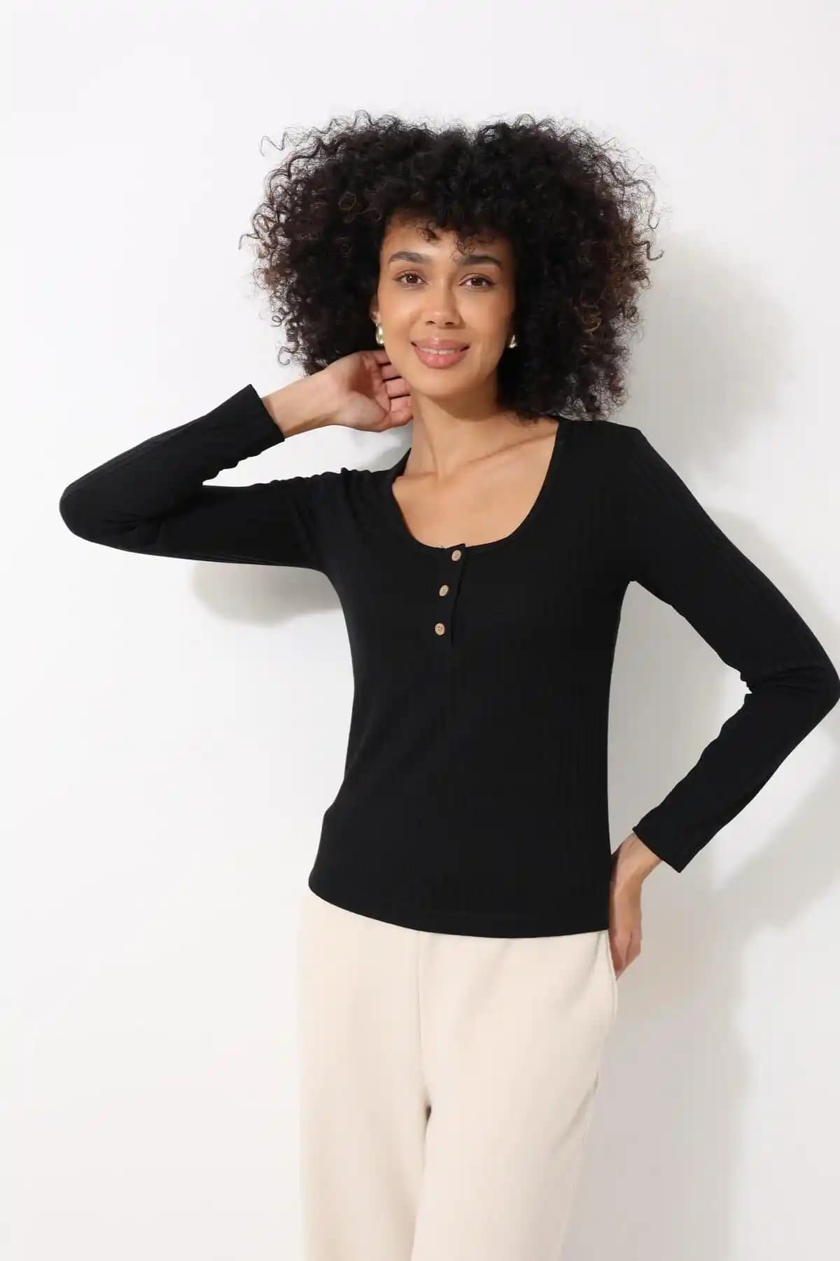 Kadın Bluzları Karşılaştırması: AMİDA ve Olalook Modellerinin Özellikleri ve Farkları