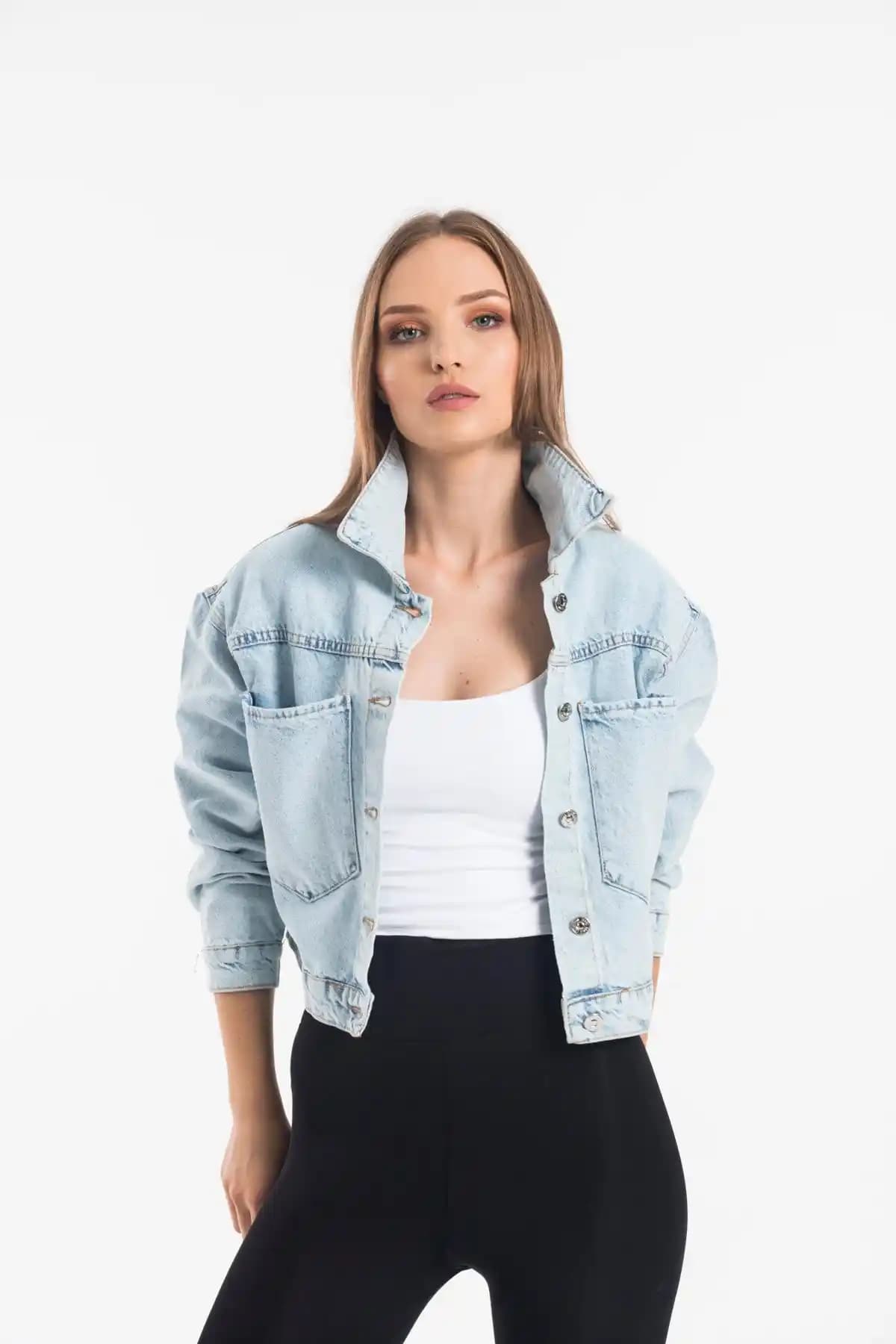 Kadın Mavi Oversize Denim Ceket Günlük ve Şık Kombinler İçin Uygun
