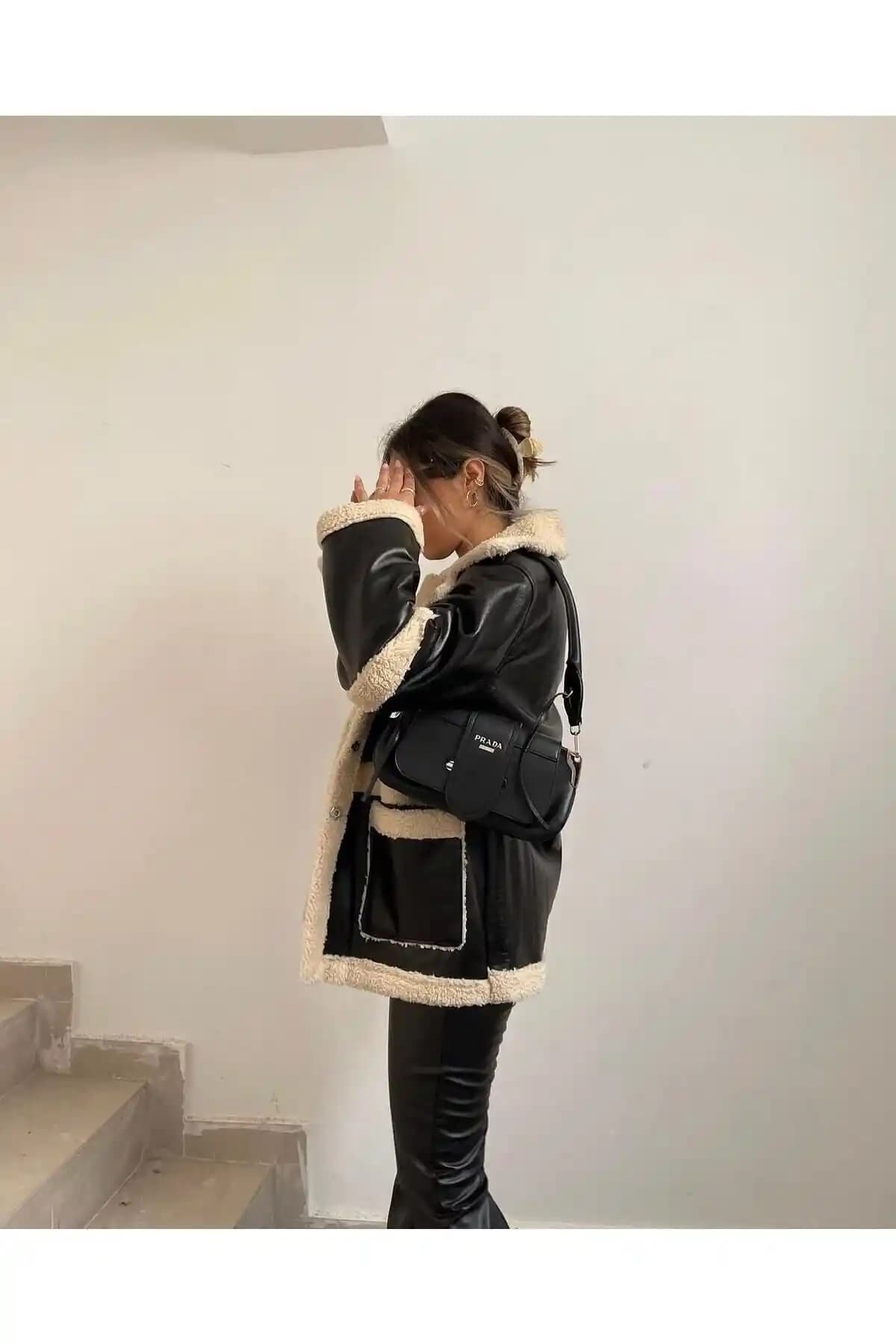 Kadın Montları Karşılaştırması: Peluş Kürk ve Deri Modellerinin Özellikleri ve Seçim İpuçları