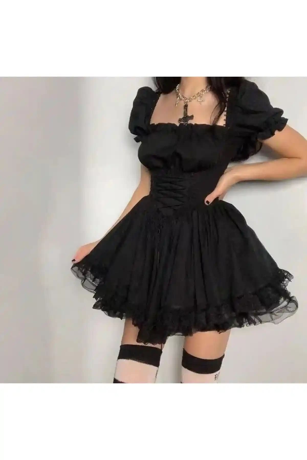 Köstebek Gothic Etek Dantel Detaylı Kısa Kollu Elbise Modern ve Şık Tasarım