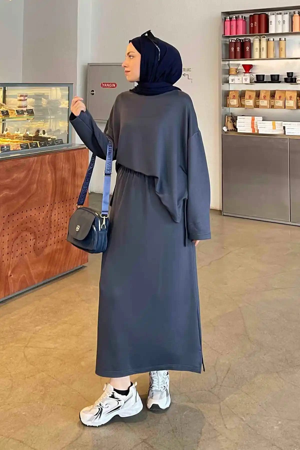 Lamelif Kristal Etekli Takım Antrasit Renkli Günlük ve Casual Kullanım İçin Uygun