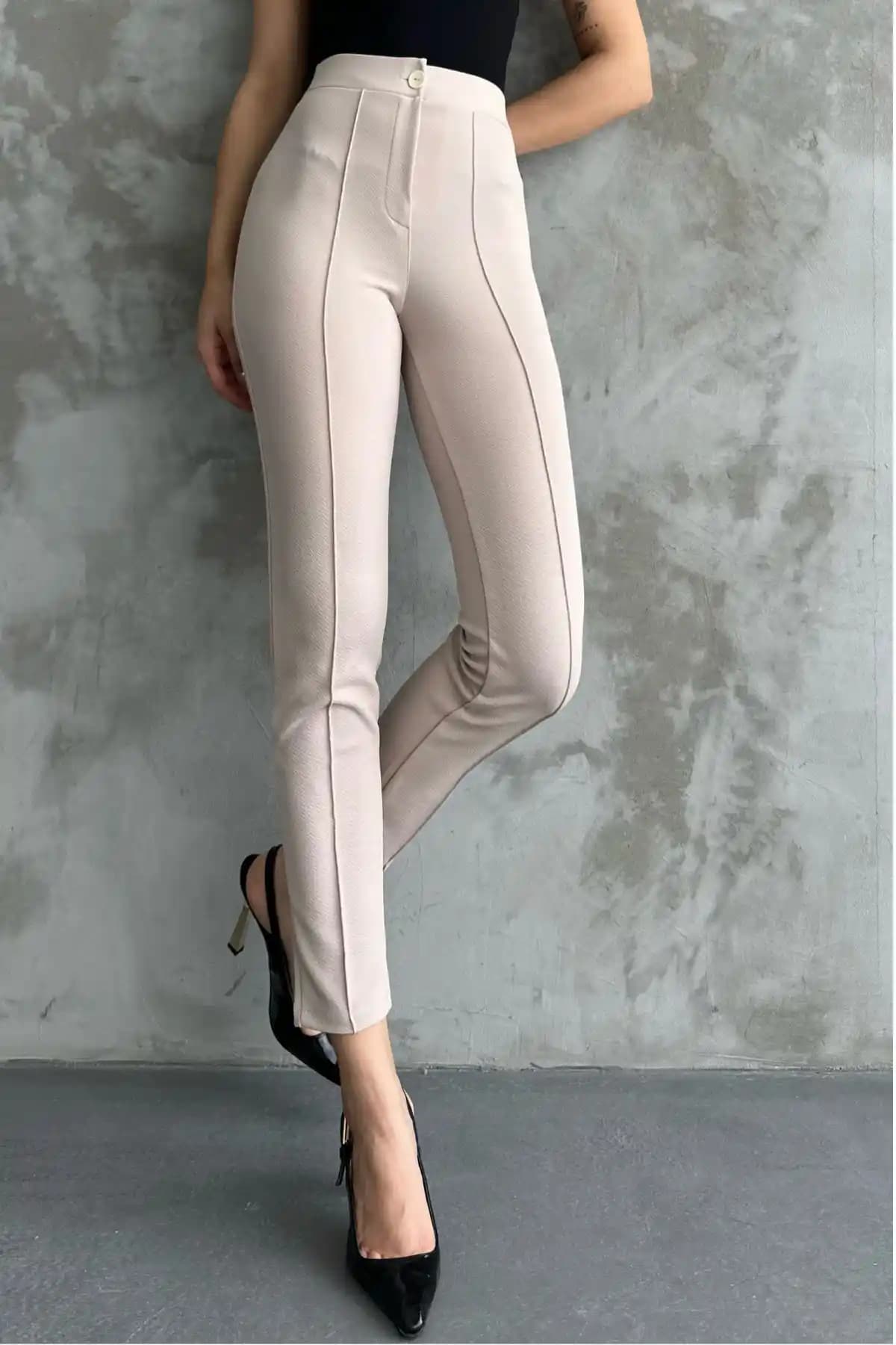 Macharel Jeans Kadın Krem Yüksek Bel Dar Paça Toparlayıcı Pantolon Özellikleri ve Kombinasyon İpuçları