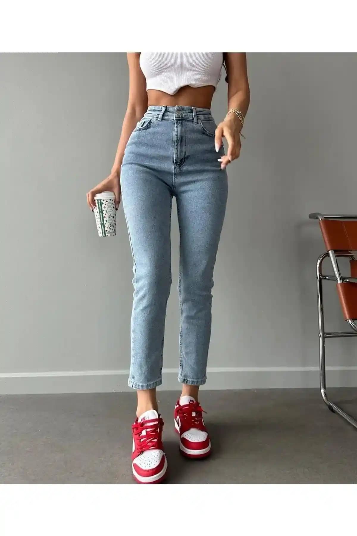 Makras Exclusive Buz Kar Mavi ve Jaxen Ka<dı>n Yüksek Bel Mom Jeans Karşılaştırması