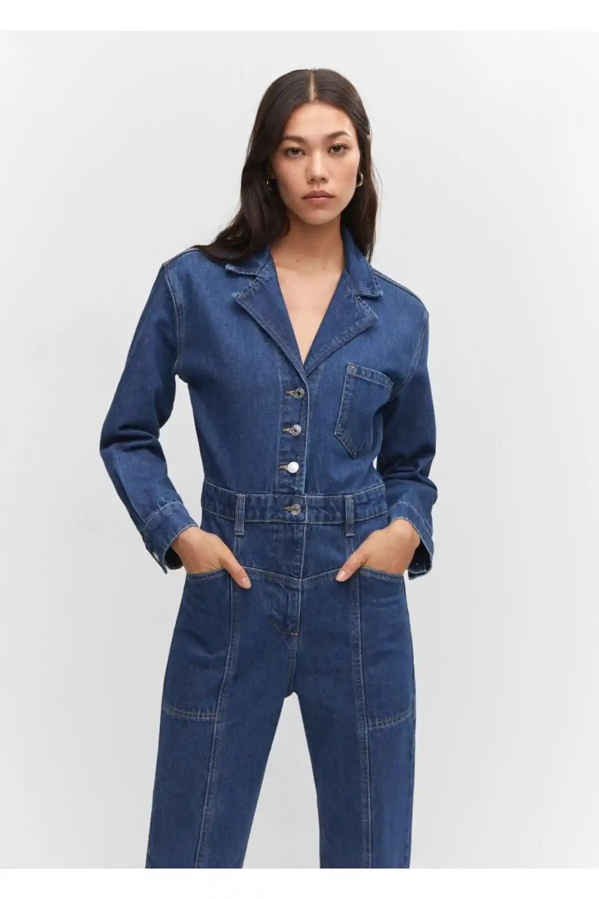 MANGO Yakalı Denim Tulum: Şıklık ve Konfor Sunan Modern Kadın Giyim Parçası