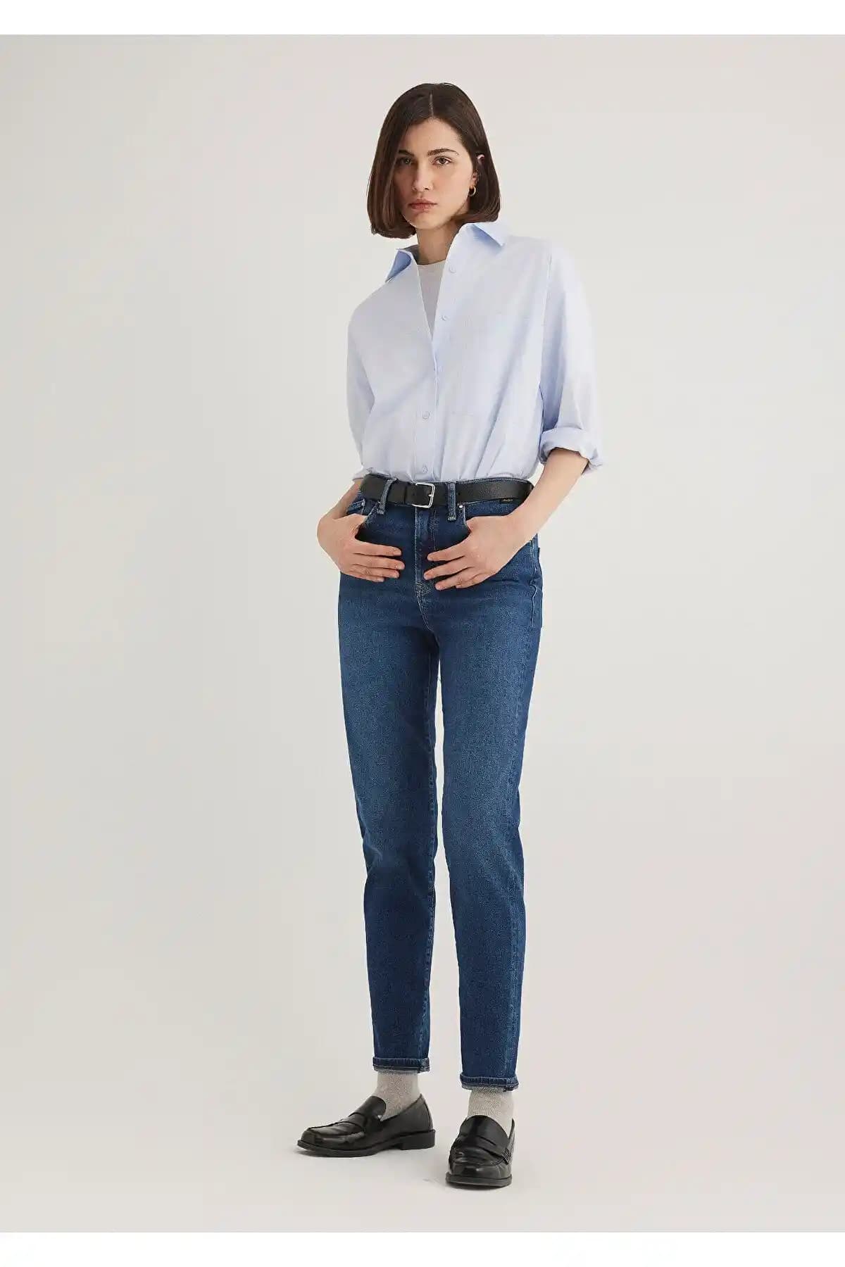 Mavi Cindy Gold Shape Koyu Jean Pantolon: Şıklık ve Konforun Modern Buluşması