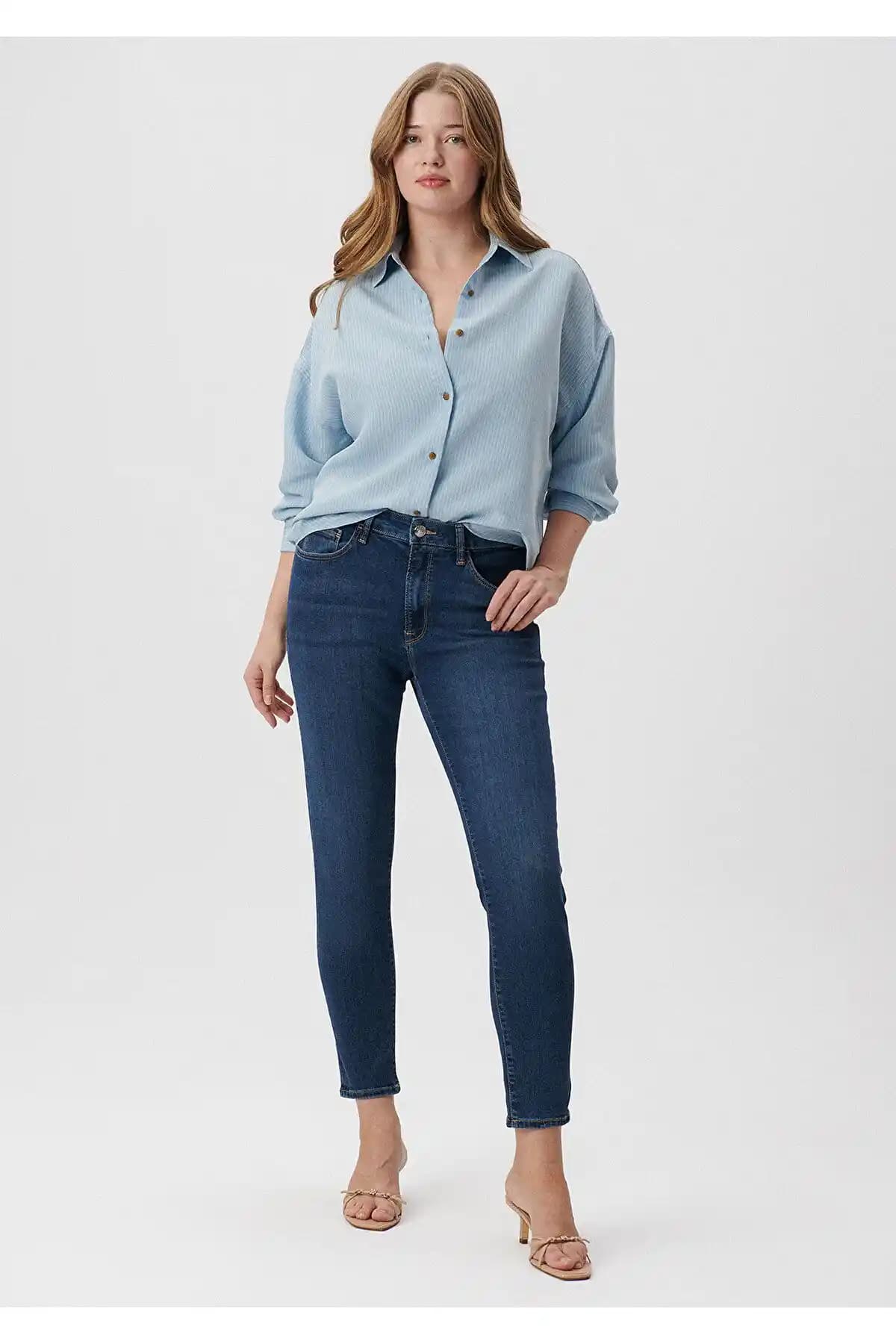 Mavi Marli Casual Koyu Jean Pantolon Günlük Şıklık ve Rahatlık Sunar