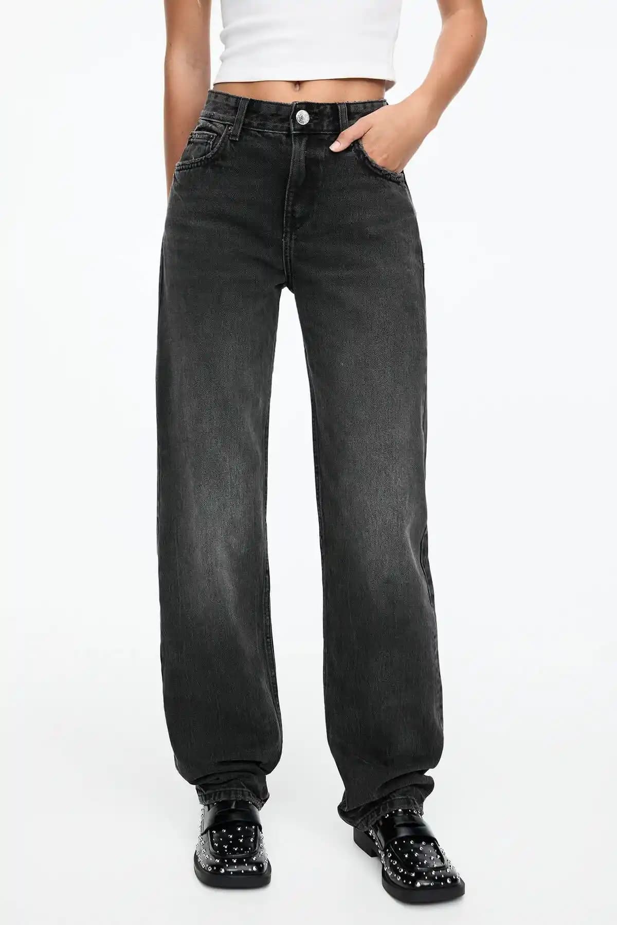 Pull & Bear Orta Bel Straight Fit Jean: Modern ve Rahat Günlük Pantolon Seçenekleri