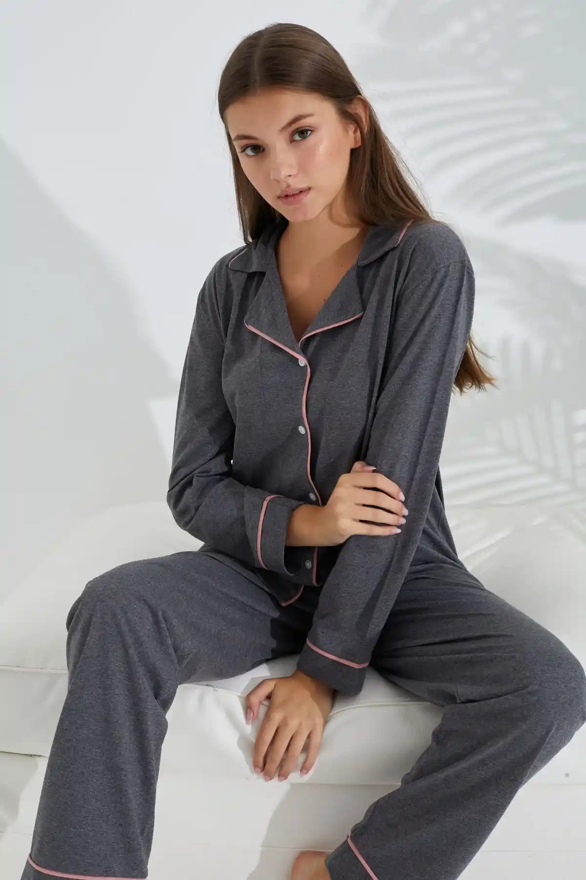 Siyah İnci Antrasit Somon Pamuklu Düğmeli Biyeli Pijama Takımı Özellikleri ve Kullanım Alanları