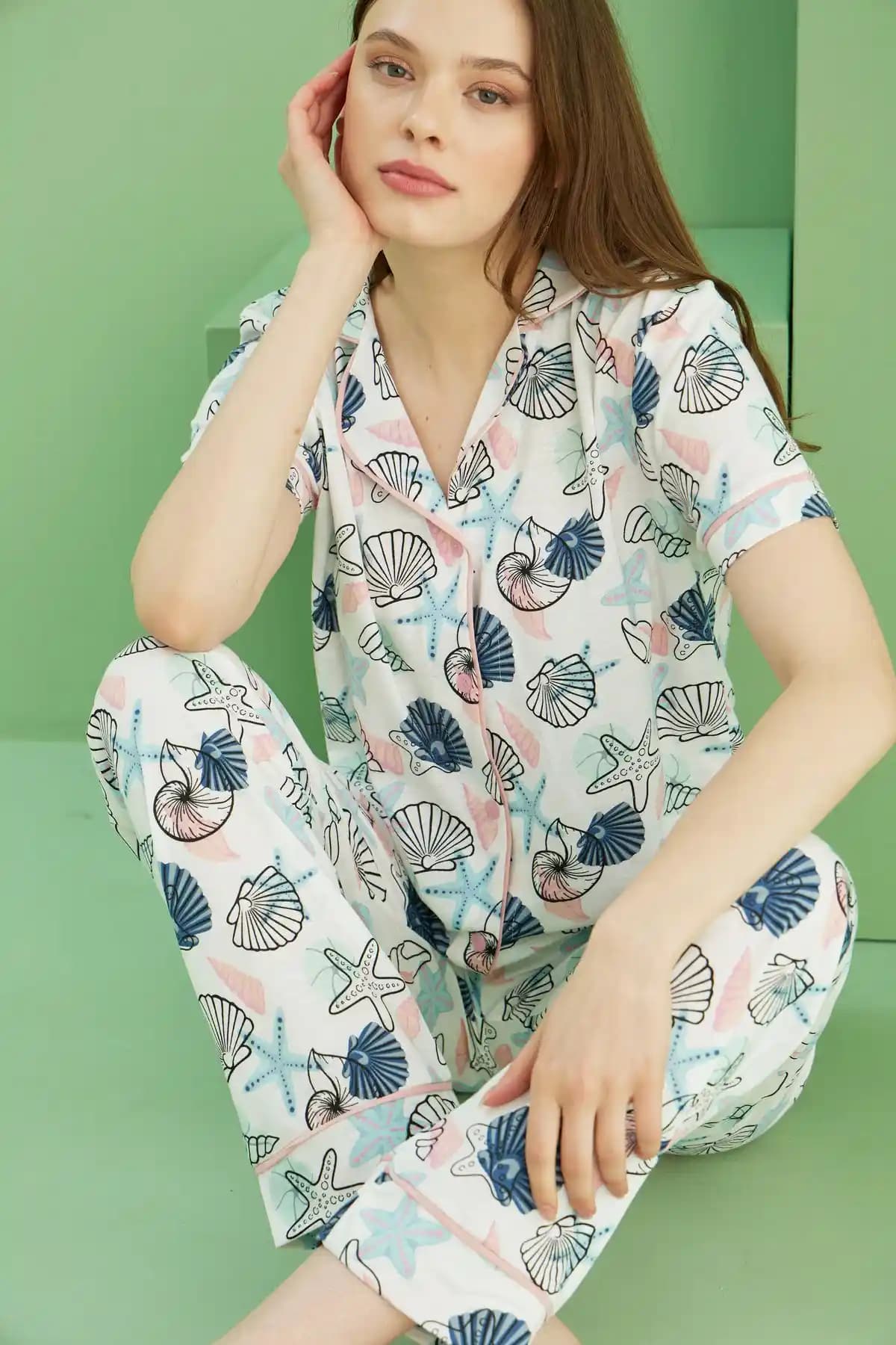 Siyah İnci Beyaz Deniz Kabuğu Desenli Kısa Kollu Düğmeli Pijama Takımı İncelenmesi ve Kullanıcı Yorumları