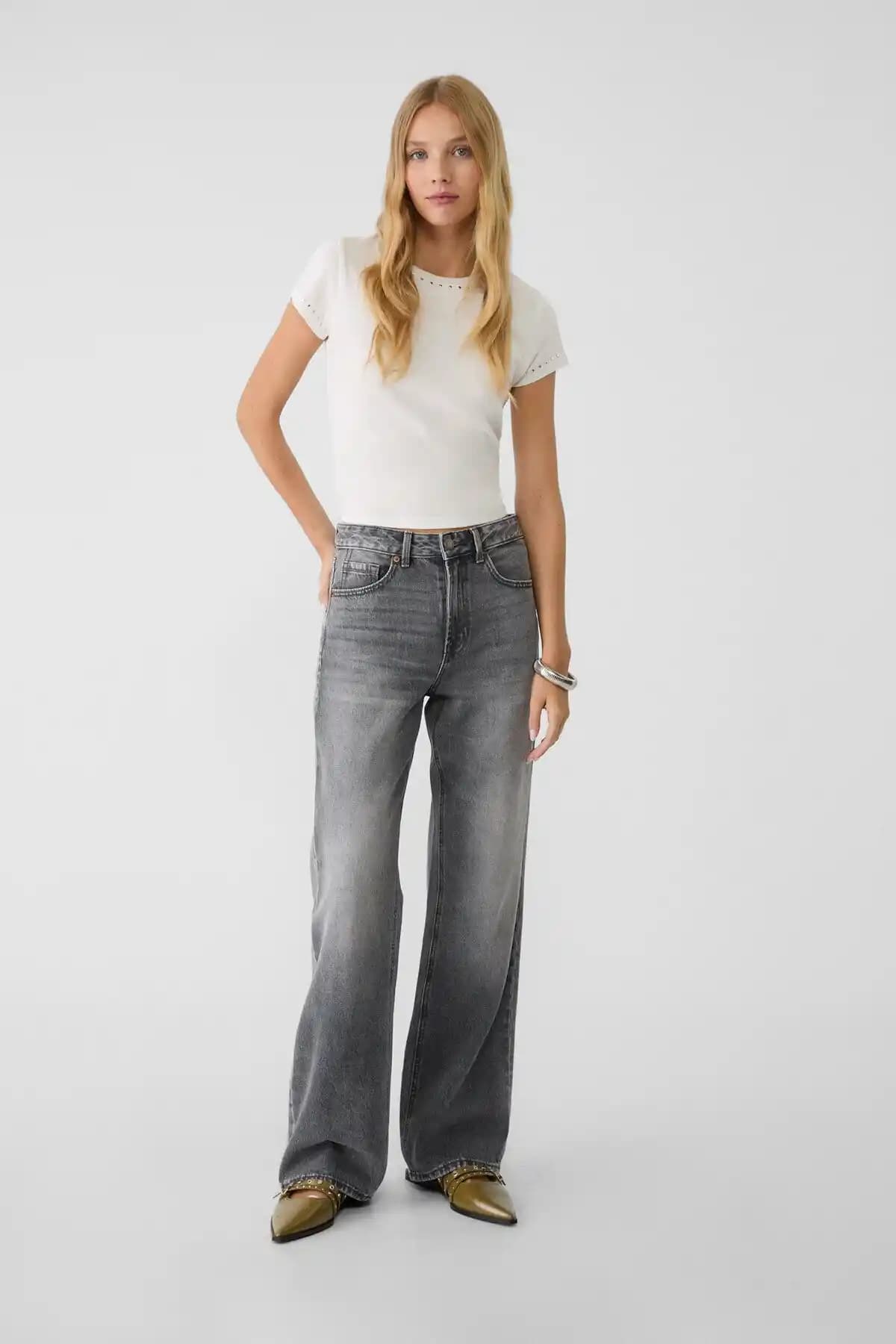 Stradivarius Düz Kesim Jean: Günlük Şıklık ve Rahatlık Sunan Modern Tasarım