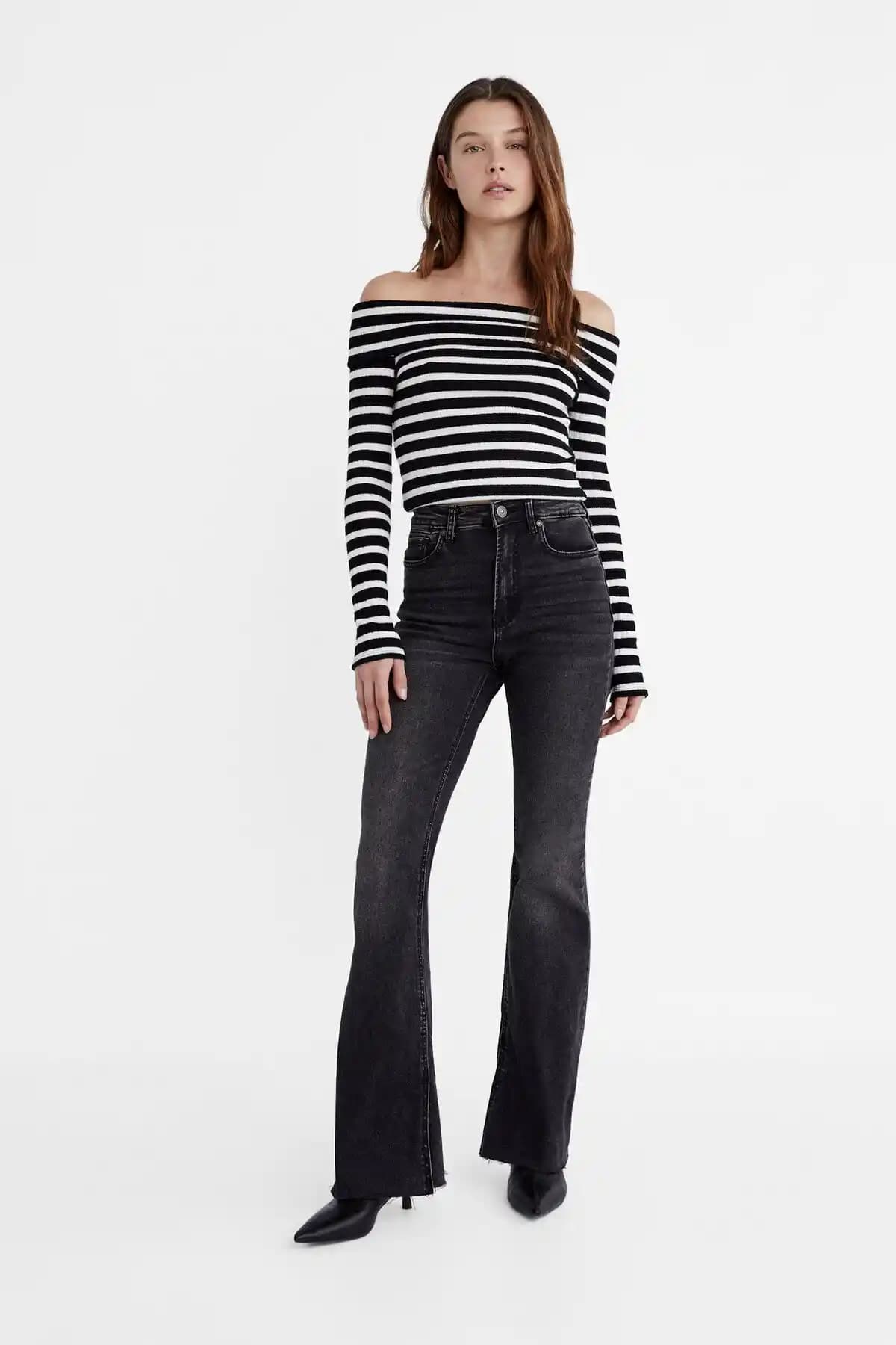 Stradivarius İspanyol Paça Slim Fit Jean: Modern ve Konforlu Günlük Pantolon Seçenekleri
