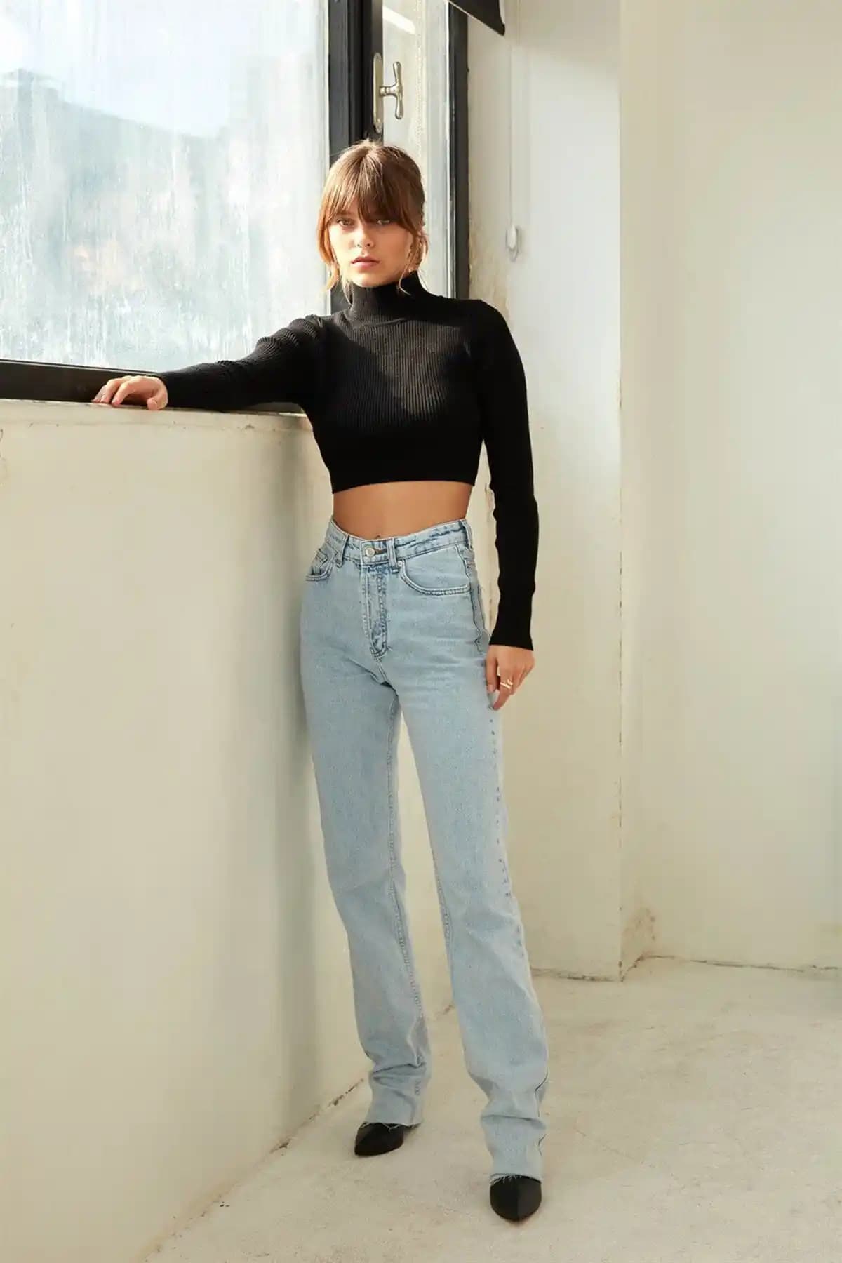 VATKALI Desert Straight Fit Jean Mavi: Modern ve Rahat Kesimle Şıklığı Yakalayın
