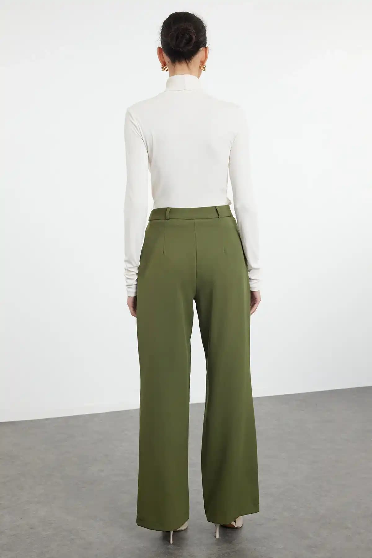 2024 Pantolon Modasında Geniş Paça, Yüksek Bel ve Balon Pantolon Trendleri