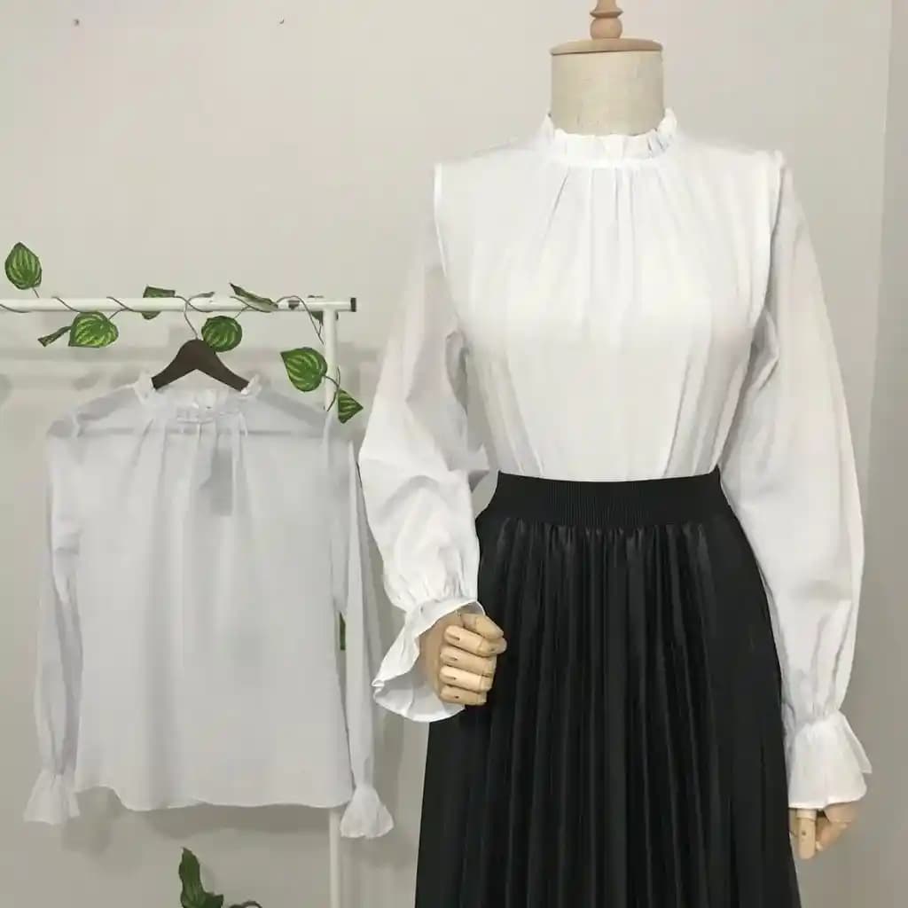 Beyaz Gömleklerde Transparanlık Sorunu: Kumaş Türleri ve İçlik Seçiminin Önemi