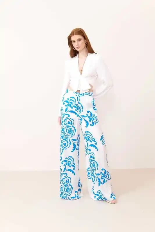 Bol Pantolon ve Üst Kombinasyonları: Vücut Tipine Uygun Stil ve Uyum Önerileri