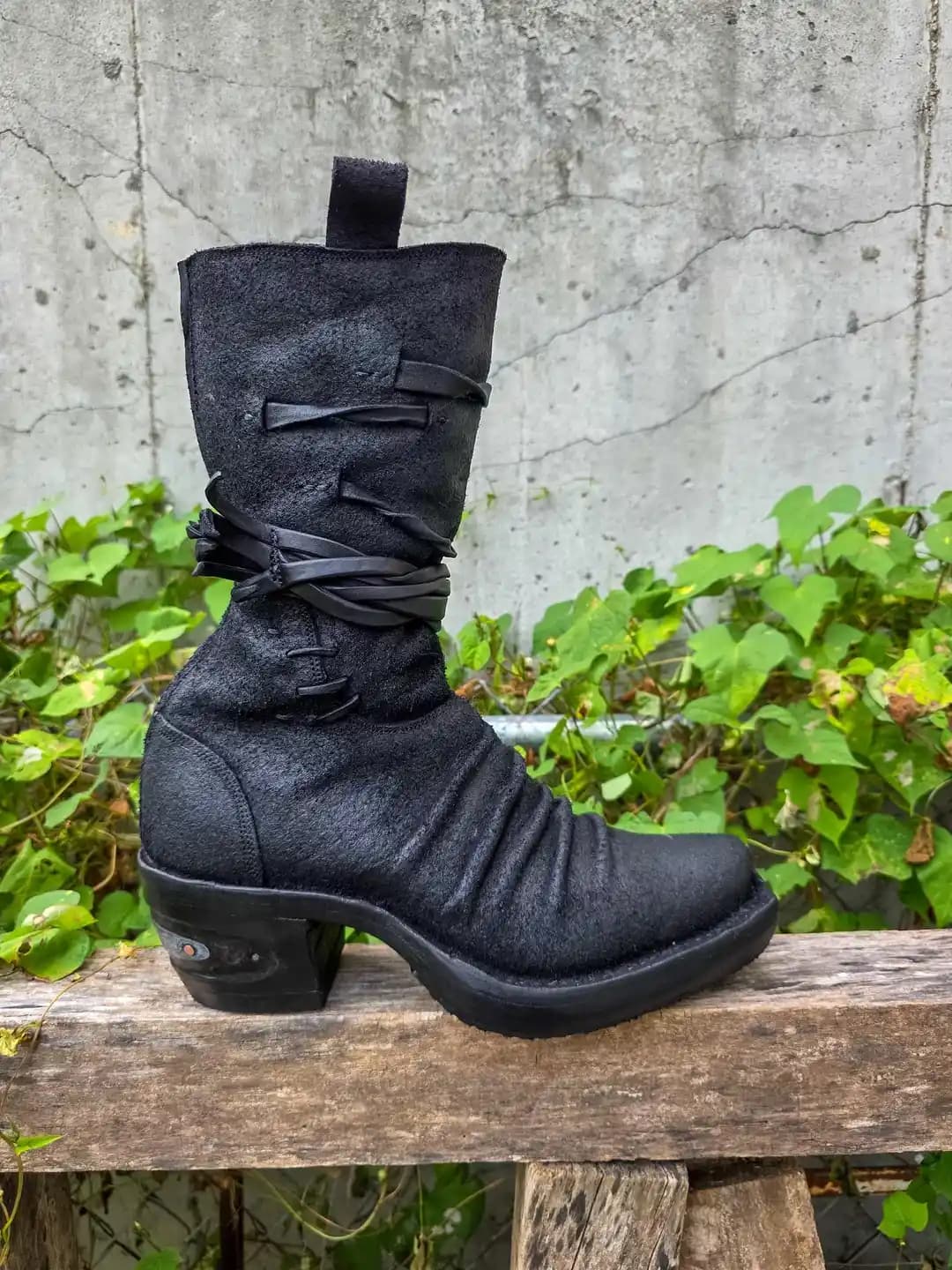 El Yapımı Evrimsel Tasarımlı Deri Ayakkabılar: Teknik ve Estetik Özellikler