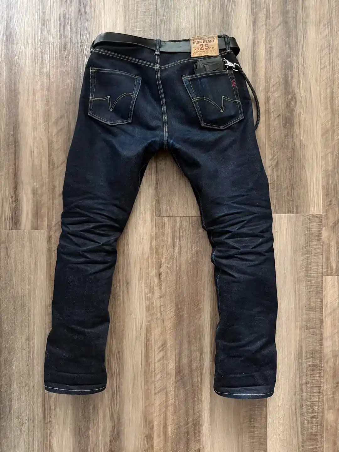 Iron Heart IH-888-XHS Ağır Denim Kot: 21oz ve 25oz Modellerin Dayanıklılık ve Konfor Analizi
