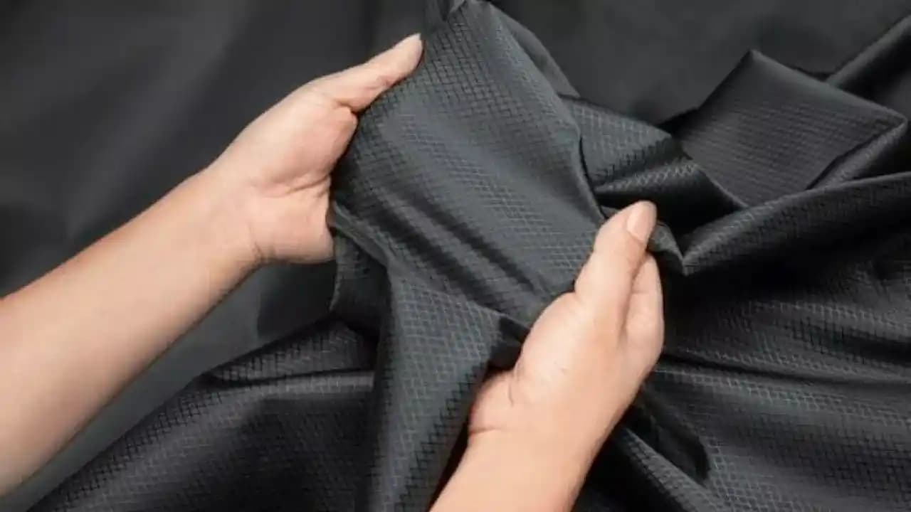 Kadın Moda ve Giyim Tercihlerinde Kumaş, Stil ve Fonksiyonellik Üzerine Güncel Değerlendirme