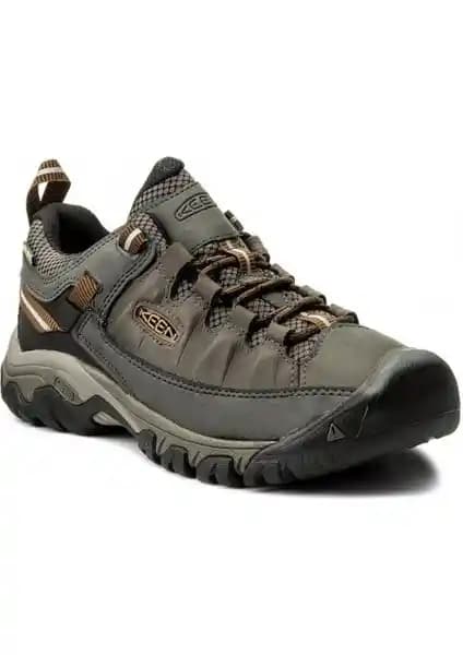 Keen Targhee III ve The North Face Hedgehog Gore-Tex Erkek Outdoor Ayakkabıları Karşılaştırması