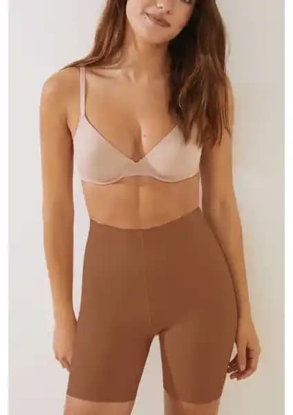 Mistirik Anoky ve Nicoletta İç Giyim Ürünleri Karşılaştırması