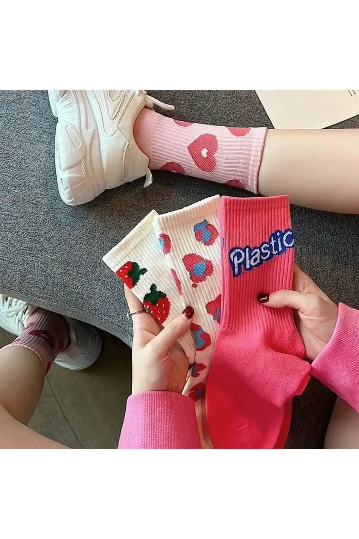 Çorapmanya 3 Çift Renkli Desenli Kadın Çorapları Günlük ve Şık Kullanım İçin